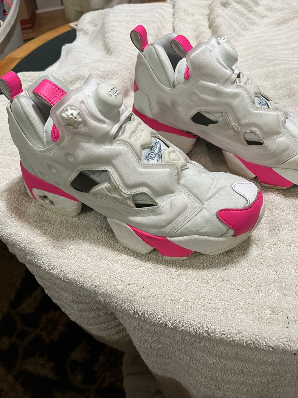 Reebok Instapump Fury White & Hot Pink Sneakers 6.5